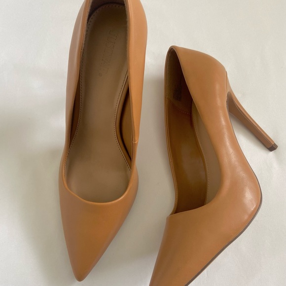 Size 10 tan 4 inch point toe heels - Picture 7 of 7
